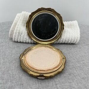 VTG 50s‎ Stratton Gold-tone Metal Scalloped Edge Compact w/ mirror and pad